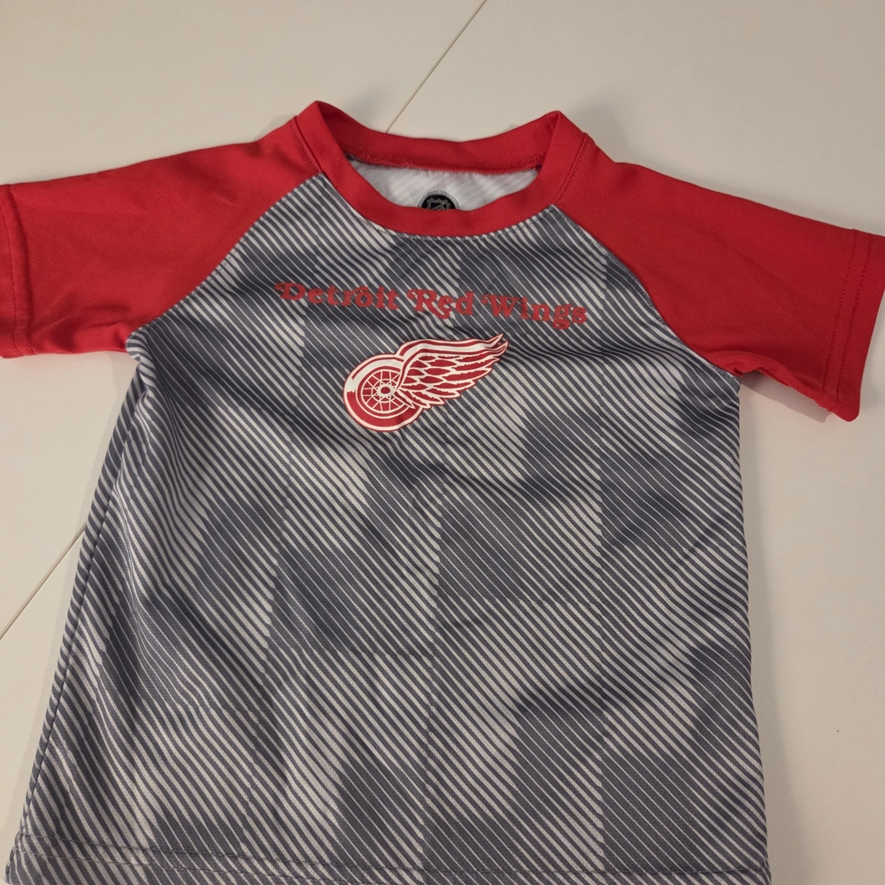 NHL Detroit Red Wings Kids Red and Gray Short Sleeve Tee 3T